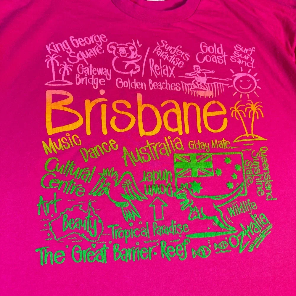 Vintage 90s Australian T-shirt Medium Pink Australia Made Tourism Attractions